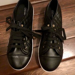 Breckelle’s platform sneakers